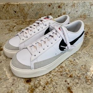 NIB Nike Blazer low platform size 9.5